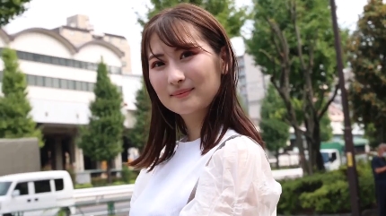 旦那さんのエッチに不満の25歳人妻が美巨乳のエッチな体を激しく責められ乱れまくる