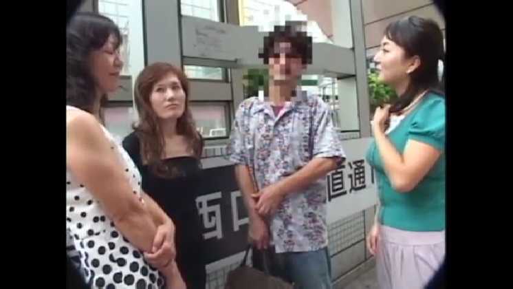 突撃!! おばさんナンパ　熟したおばさん達は固い肉棒が好き！ 30人　Part 1　OYAJ-137-1-1